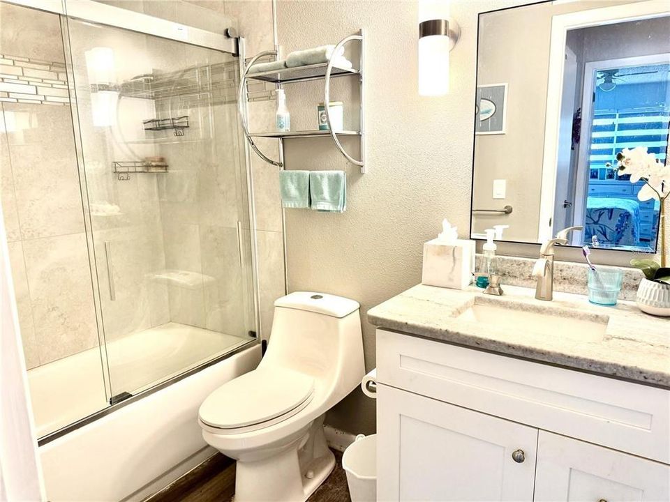 For Sale: $119,500 (1 beds, 1 baths, 902 Square Feet)