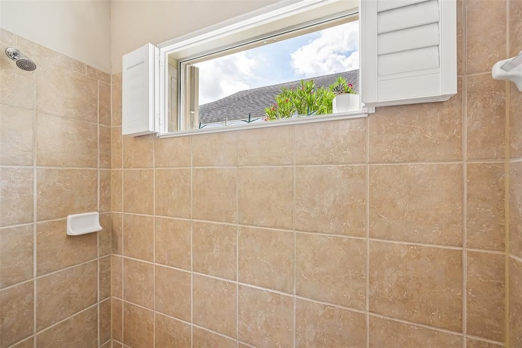 Activo con contrato: $469,900 (3 camas, 2 baños, 2136 Pies cuadrados)