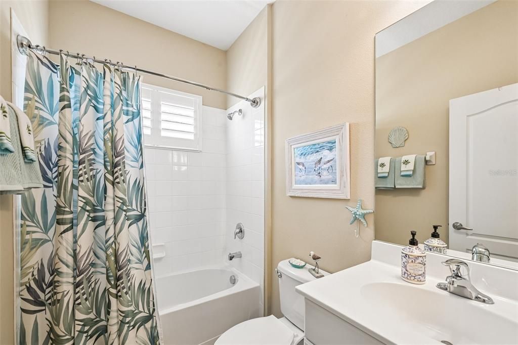 Activo con contrato: $469,900 (3 camas, 2 baños, 2136 Pies cuadrados)