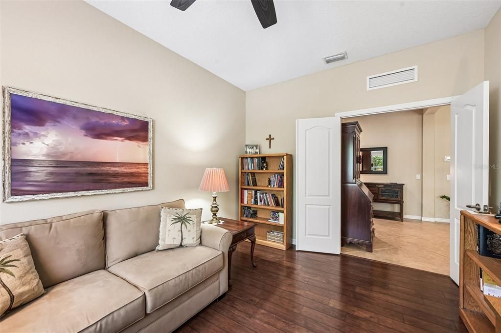 Activo con contrato: $469,900 (3 camas, 2 baños, 2136 Pies cuadrados)