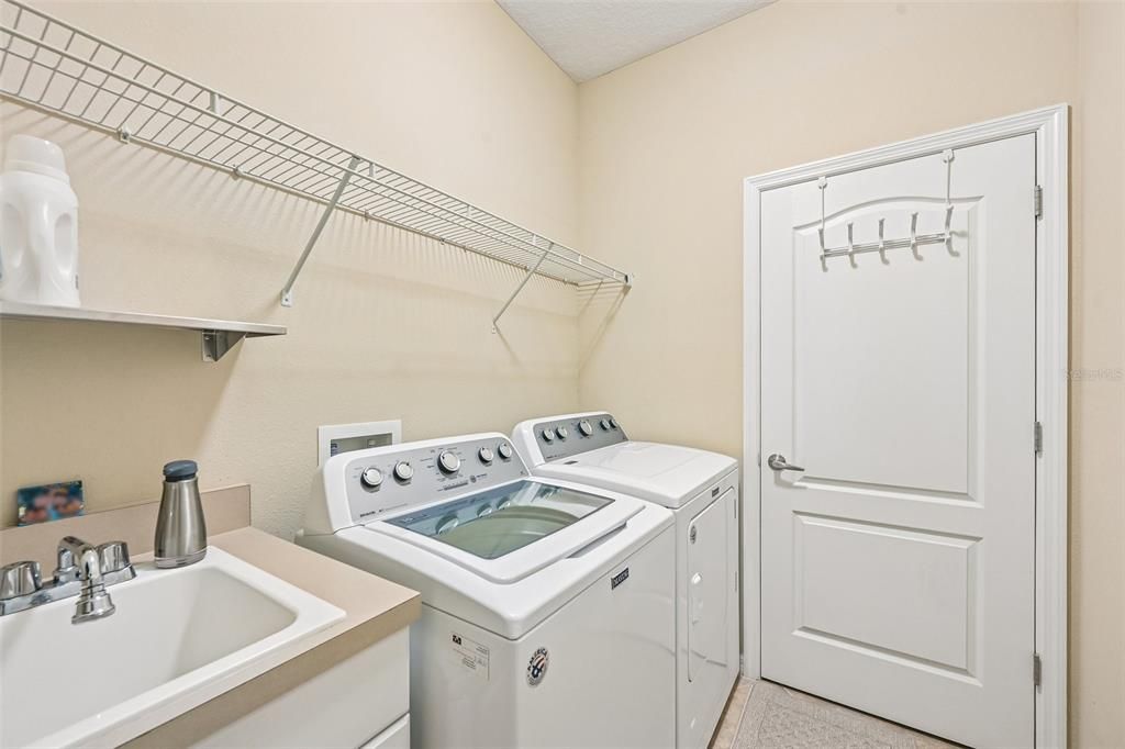 Activo con contrato: $469,900 (3 camas, 2 baños, 2136 Pies cuadrados)