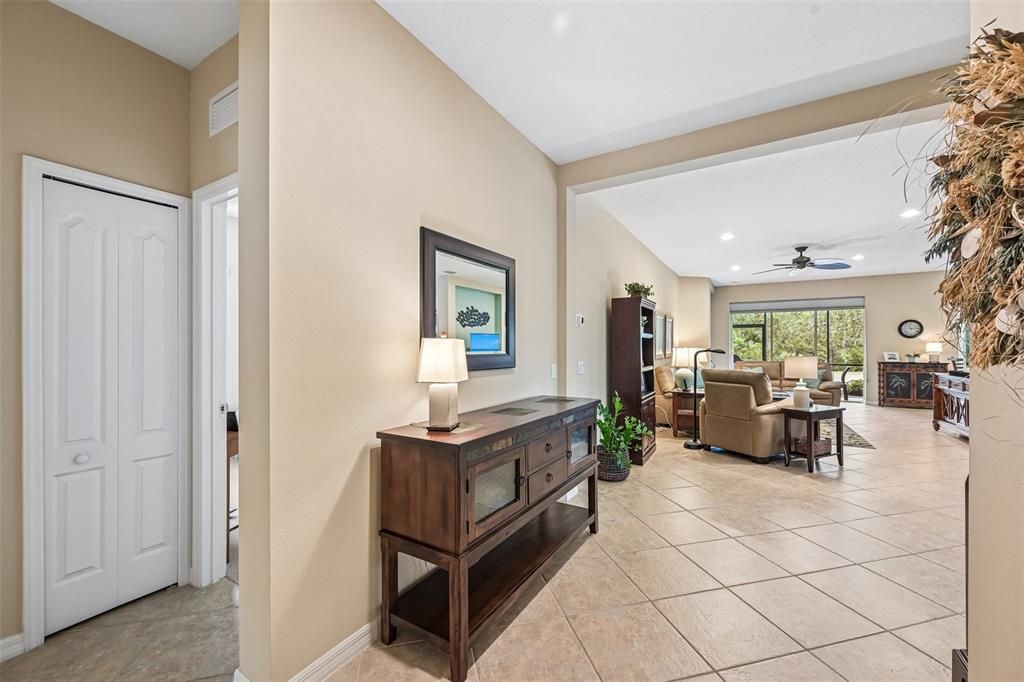 Activo con contrato: $469,900 (3 camas, 2 baños, 2136 Pies cuadrados)