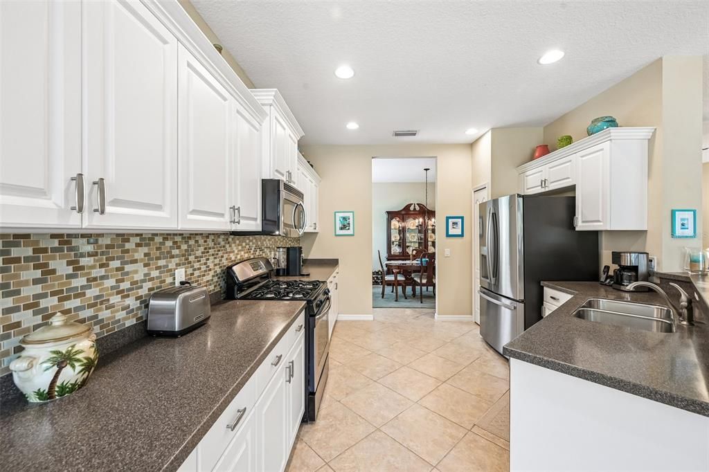 Activo con contrato: $469,900 (3 camas, 2 baños, 2136 Pies cuadrados)