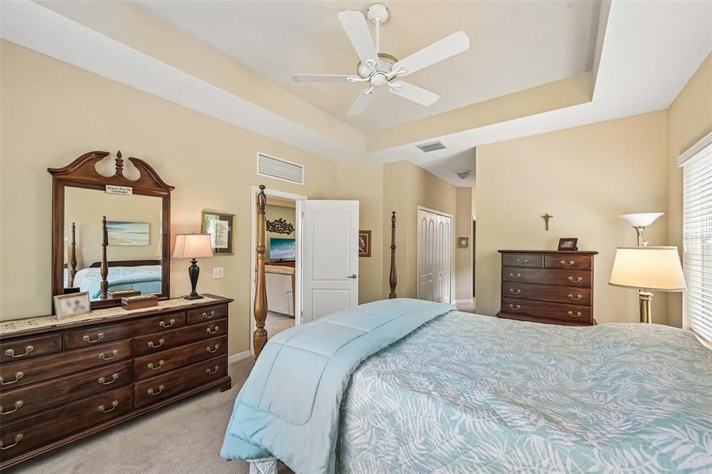Activo con contrato: $469,900 (3 camas, 2 baños, 2136 Pies cuadrados)