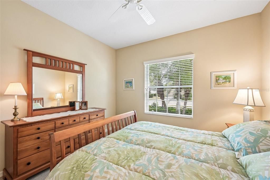 Activo con contrato: $469,900 (3 camas, 2 baños, 2136 Pies cuadrados)
