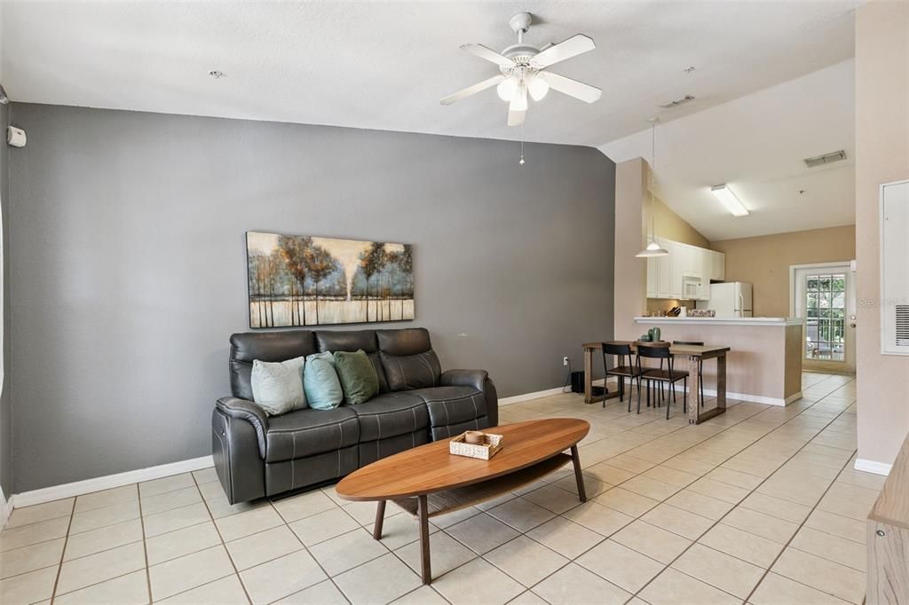 En Venta: $249,000 (2 camas, 2 baños, 960 Pies cuadrados)