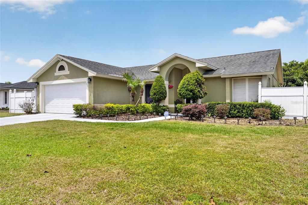 Active With Contract: $385,000 (3 beds, 2 baths, 1359 Square Feet)