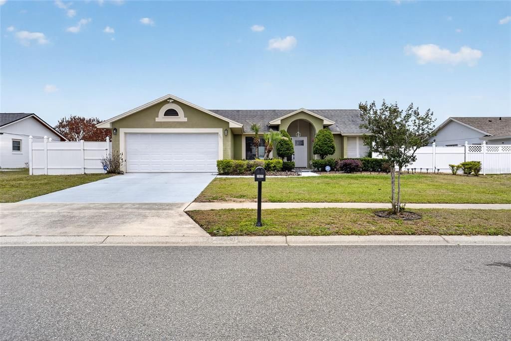 Active With Contract: $385,000 (3 beds, 2 baths, 1359 Square Feet)