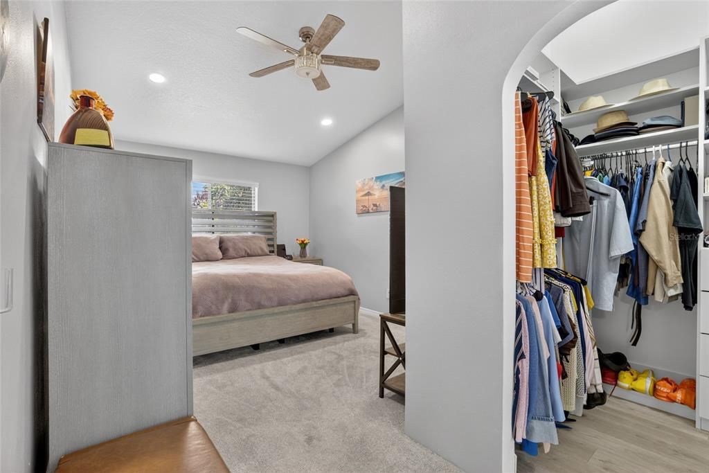 Active With Contract: $385,000 (3 beds, 2 baths, 1359 Square Feet)