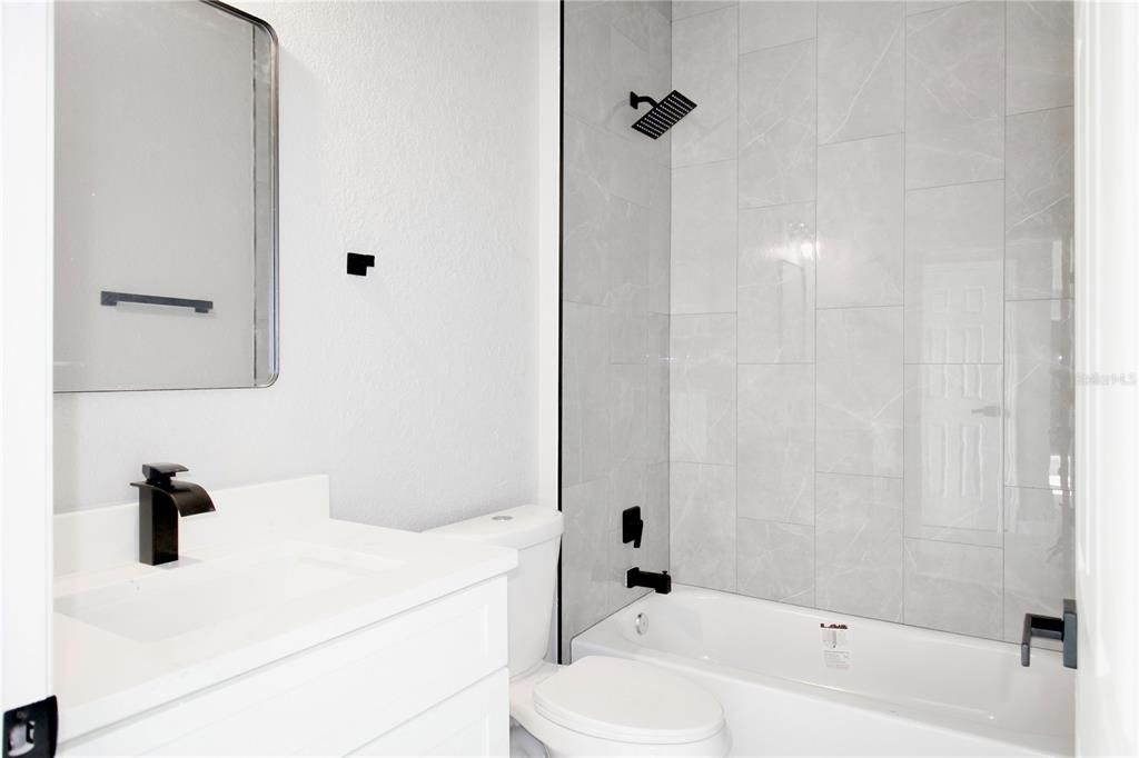 На продажу: $359,900 (3 спален, 3 ванн, 1723 Квадратных фут)