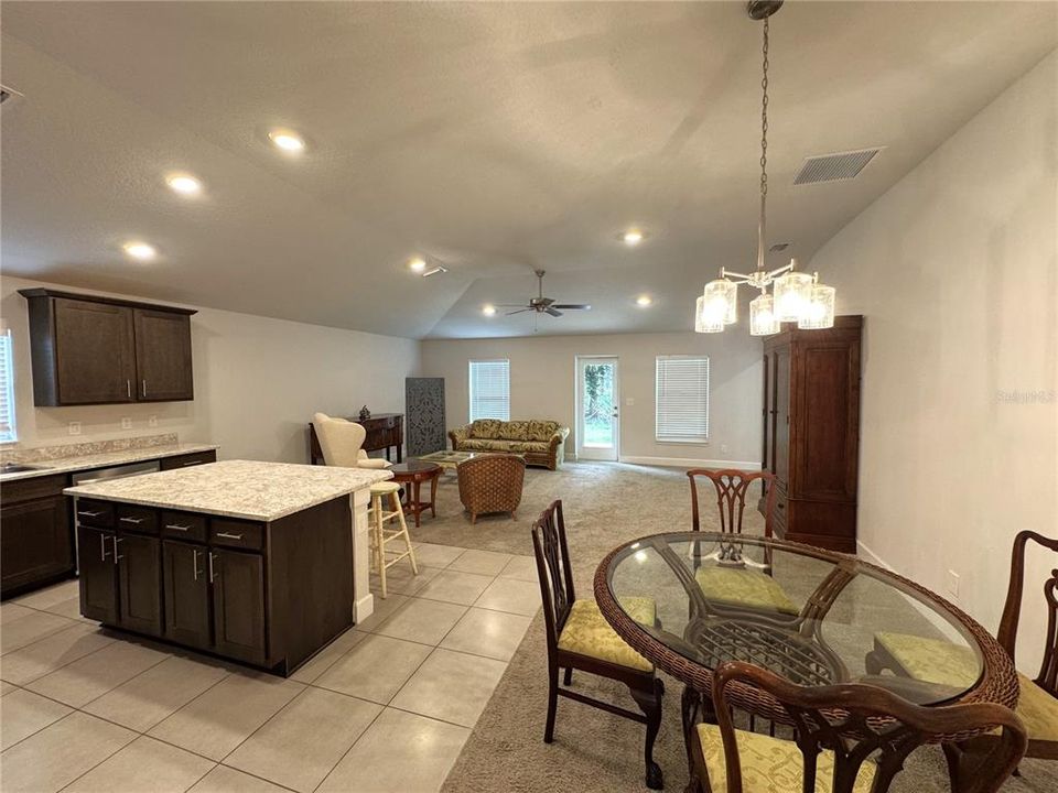 For Sale: $355,000 (3 beds, 2 baths, 1764 Square Feet)