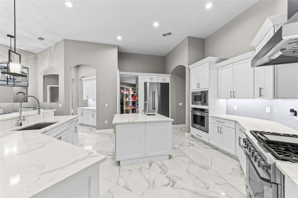 For Sale: $1,635,000 (5 beds, 4 baths, 4659 Square Feet)