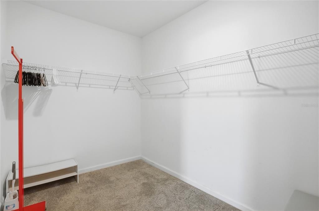 For Rent: $2,295 (4 beds, 2 baths, 1973 Square Feet)
