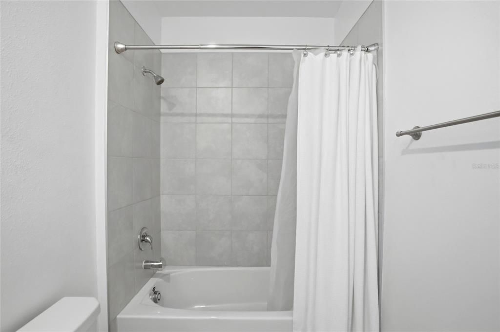 For Rent: $2,295 (4 beds, 2 baths, 1973 Square Feet)