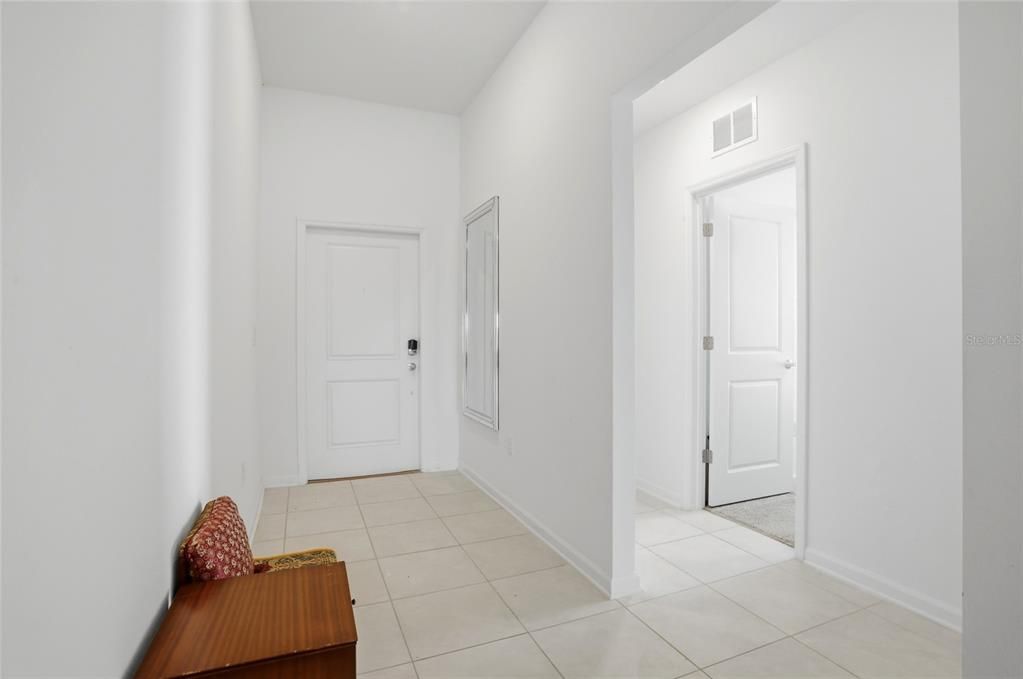 For Rent: $2,295 (4 beds, 2 baths, 1973 Square Feet)