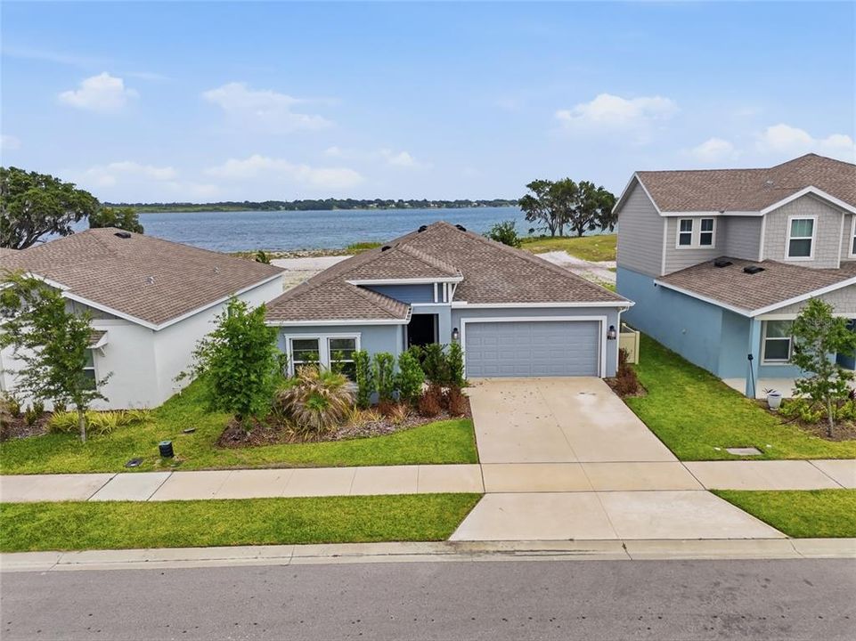 For Rent: $2,295 (4 beds, 2 baths, 1973 Square Feet)