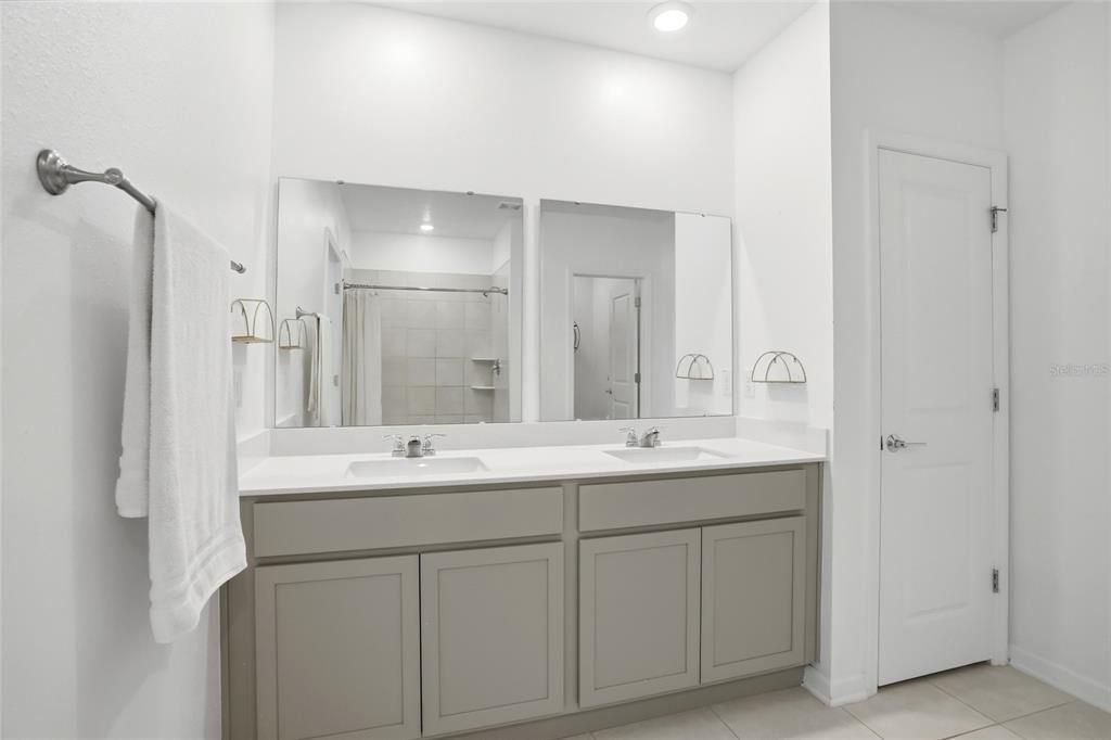 For Rent: $2,295 (4 beds, 2 baths, 1973 Square Feet)