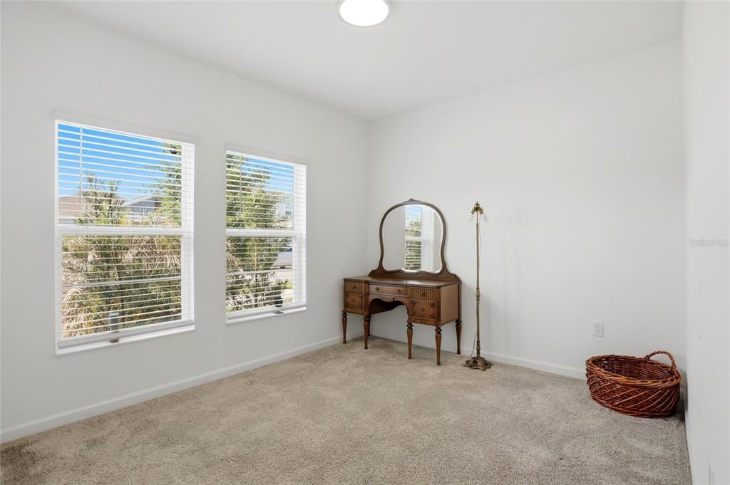 For Rent: $2,295 (4 beds, 2 baths, 1973 Square Feet)