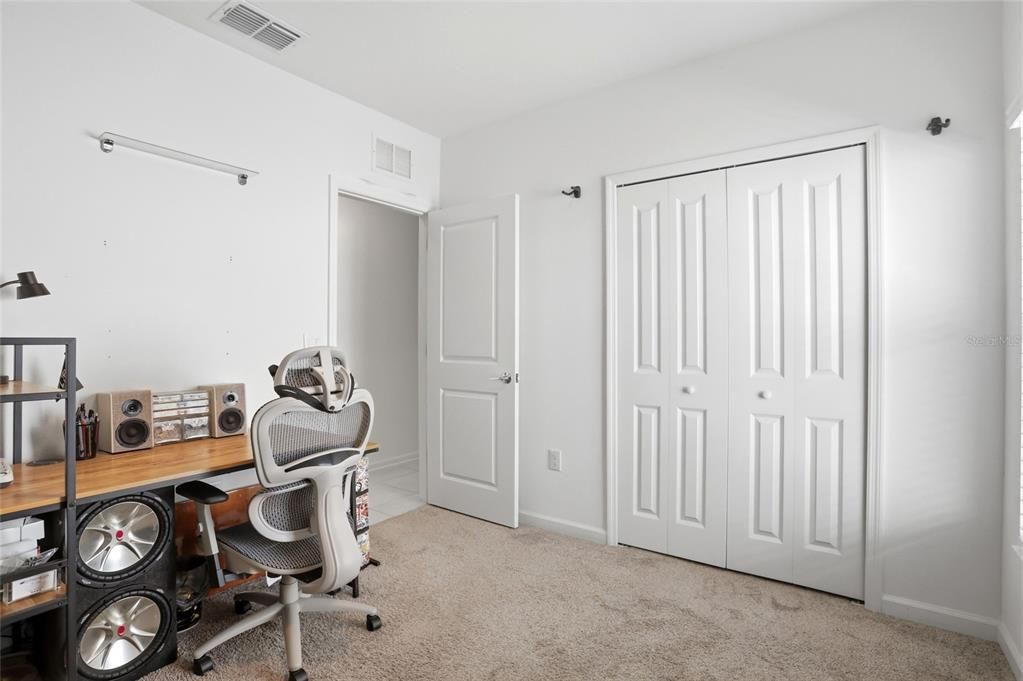 For Rent: $2,295 (4 beds, 2 baths, 1973 Square Feet)
