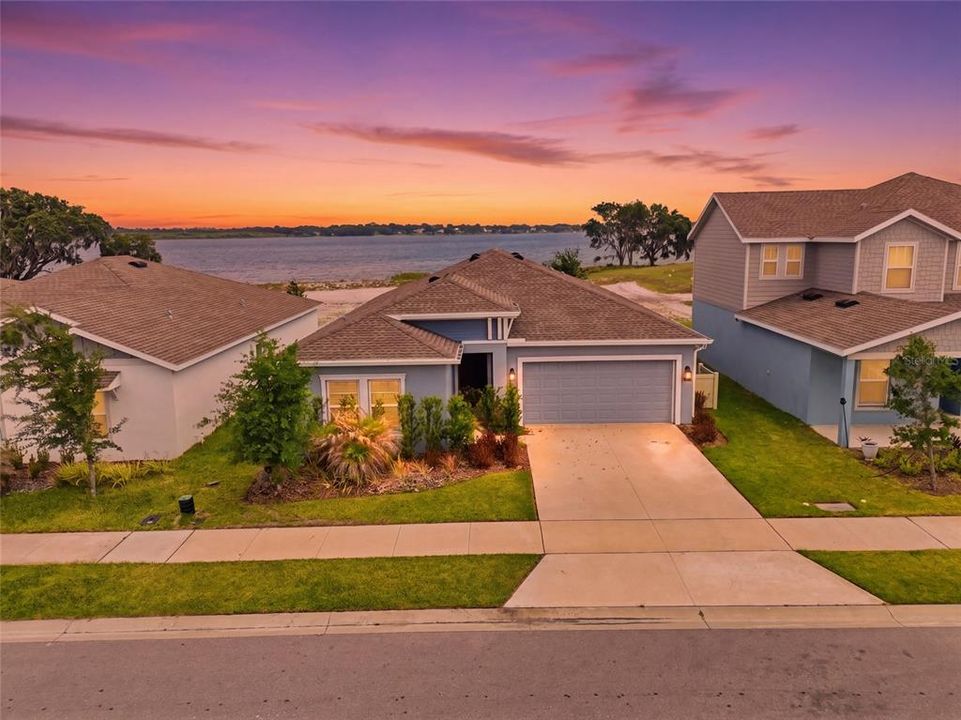 For Rent: $2,295 (4 beds, 2 baths, 1973 Square Feet)