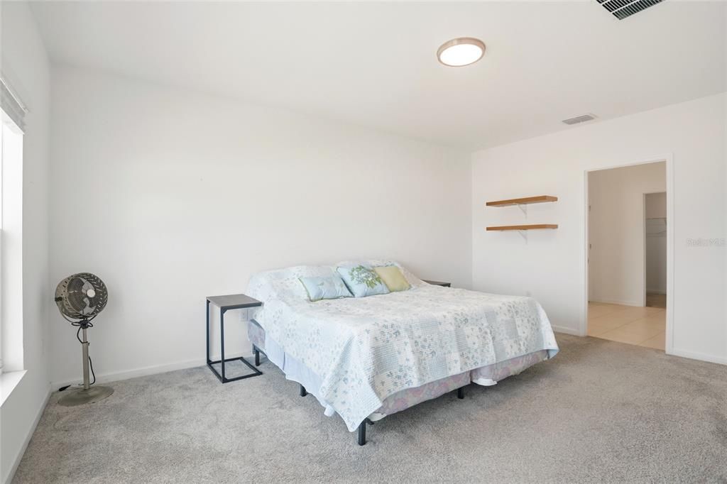 For Rent: $2,295 (4 beds, 2 baths, 1973 Square Feet)