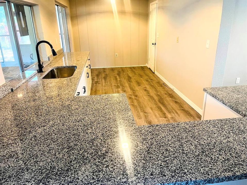 En Venta: $250,000 (2 camas, 2 baños, 1326 Pies cuadrados)