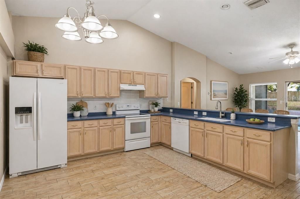 Active With Contract: $469,000 (4 beds, 2 baths, 2082 Square Feet)