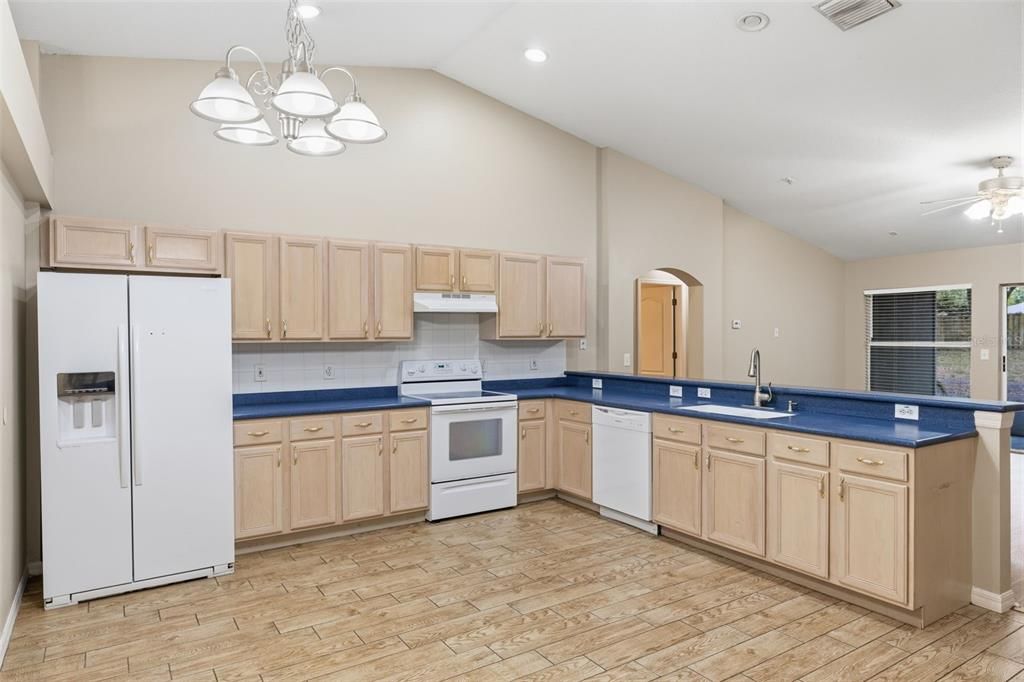 Active With Contract: $469,000 (4 beds, 2 baths, 2082 Square Feet)