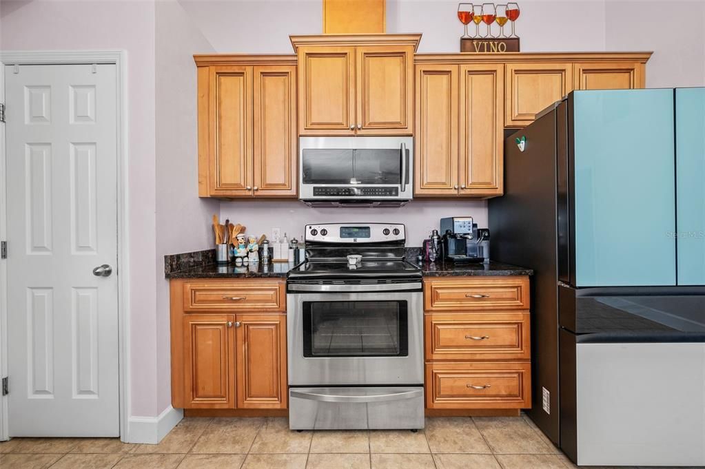 For Sale: $299,500 (3 beds, 2 baths, 1391 Square Feet)