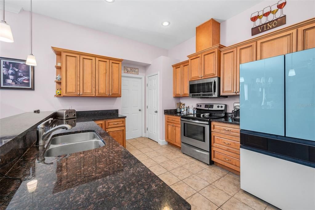For Sale: $299,500 (3 beds, 2 baths, 1391 Square Feet)
