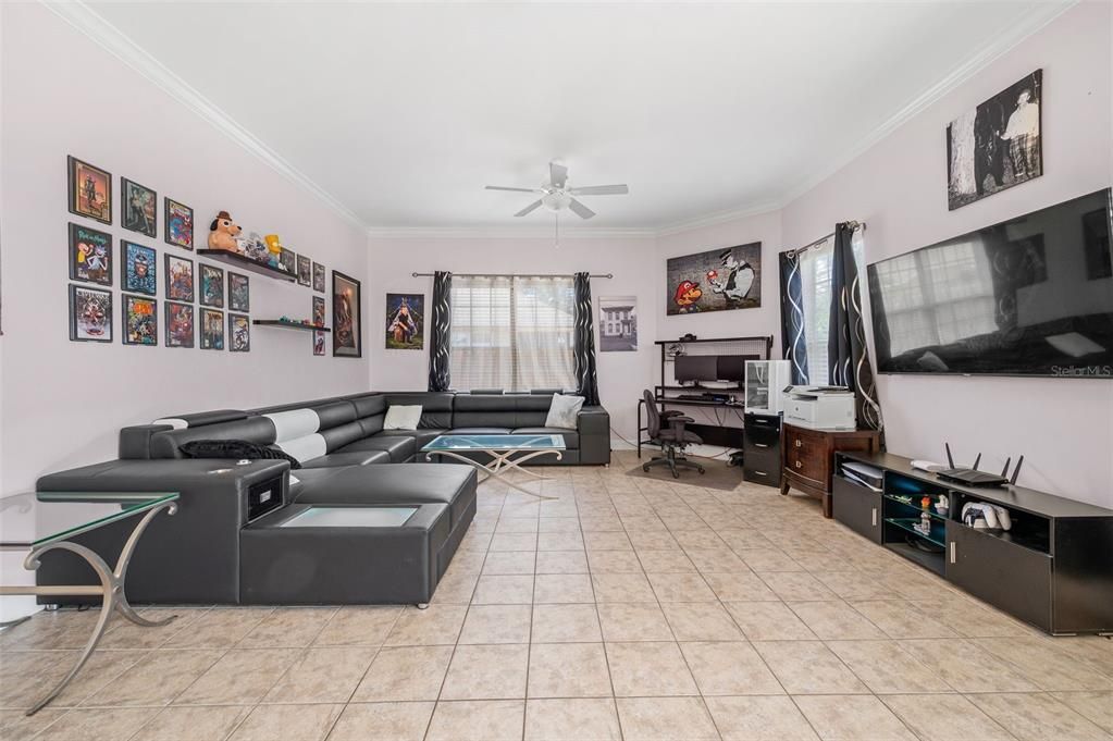 For Sale: $299,500 (3 beds, 2 baths, 1391 Square Feet)