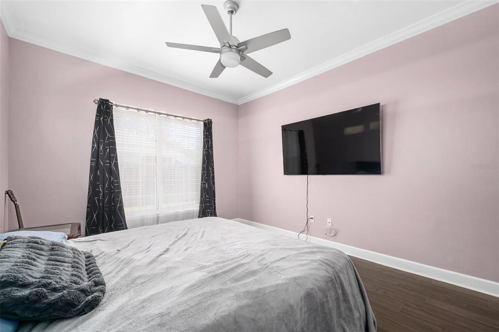 For Sale: $299,500 (3 beds, 2 baths, 1391 Square Feet)
