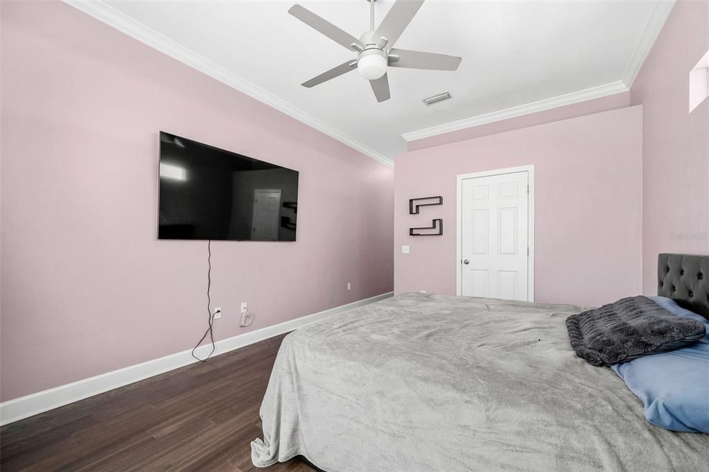 For Sale: $299,500 (3 beds, 2 baths, 1391 Square Feet)