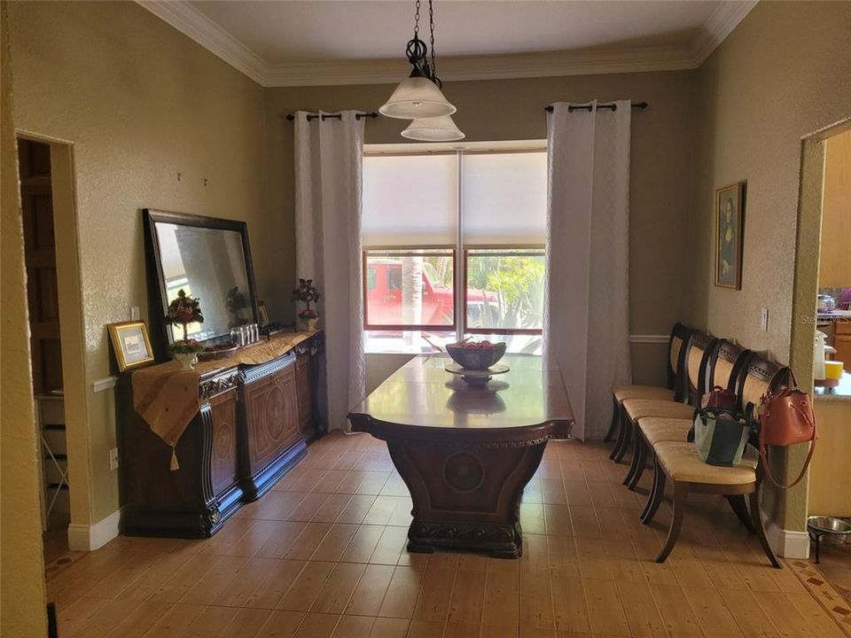 En Venta: $999,999 (5 camas, 2 baños, 3796 Pies cuadrados)