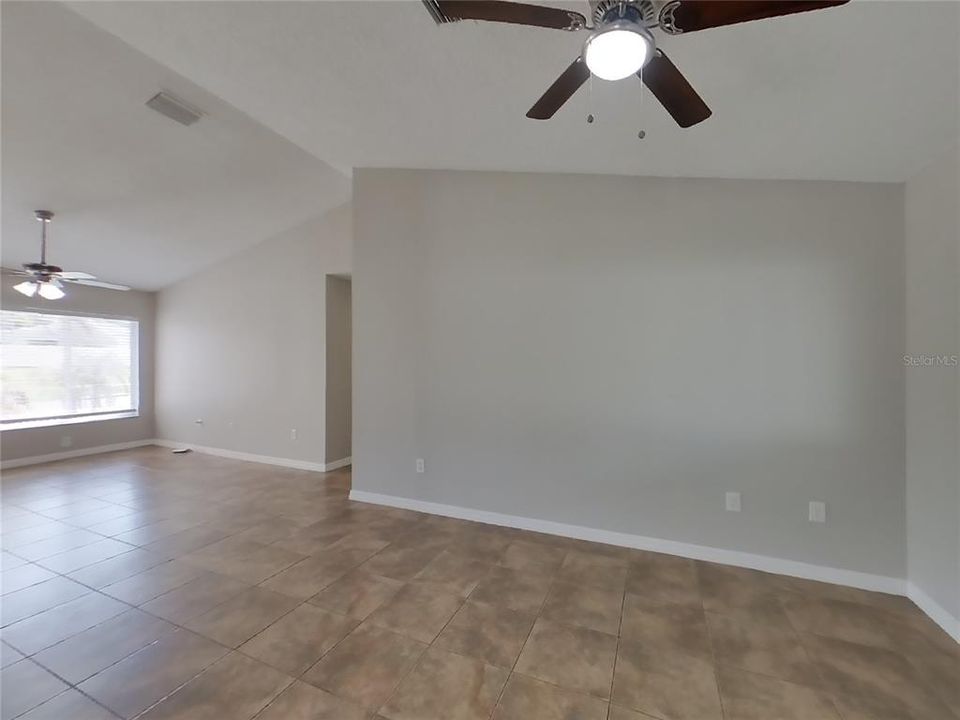 For Rent: $1,979 (3 beds, 2 baths, 1172 Square Feet)