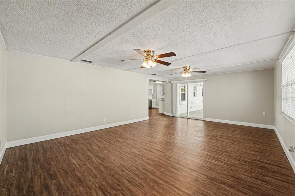 На продажу: $334,900 (4 спален, 2 ванн, 1602 Квадратных фут)