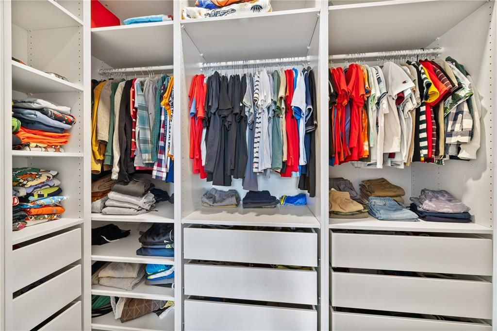 For Sale: $1,190,000 (5 beds, 4 baths, 3693 Square Feet)