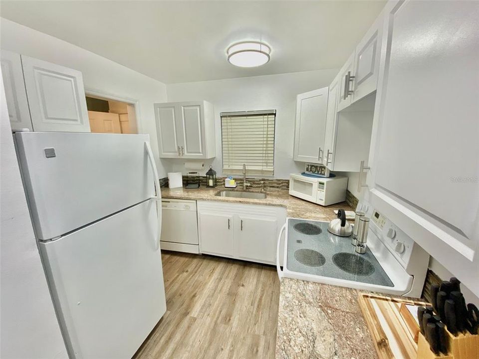 В аренду: $1,700 (2 спален, 2 ванн, 1073 Квадратных фут)