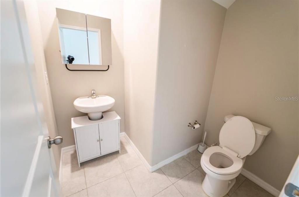 For Rent: $2,600 (5 beds, 2 baths, 2635 Square Feet)