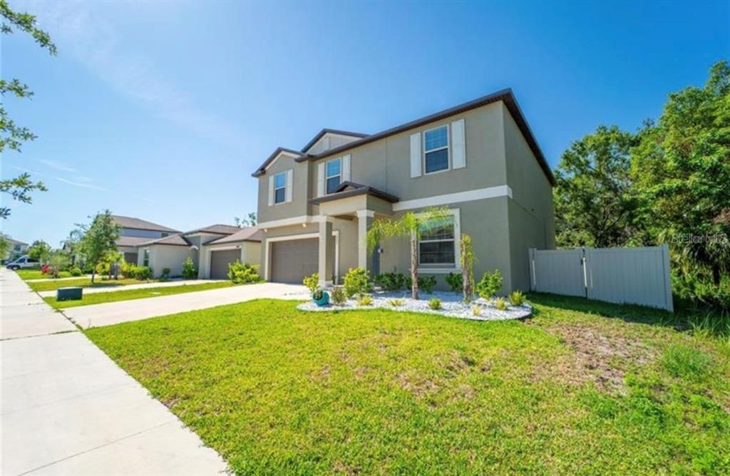 For Rent: $2,600 (5 beds, 2 baths, 2635 Square Feet)