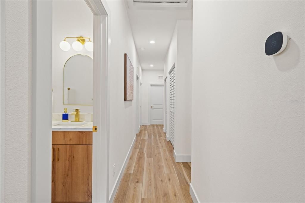 合同活跃: $425,000 (4 贝兹, 3 浴室, 1673 平方英尺)