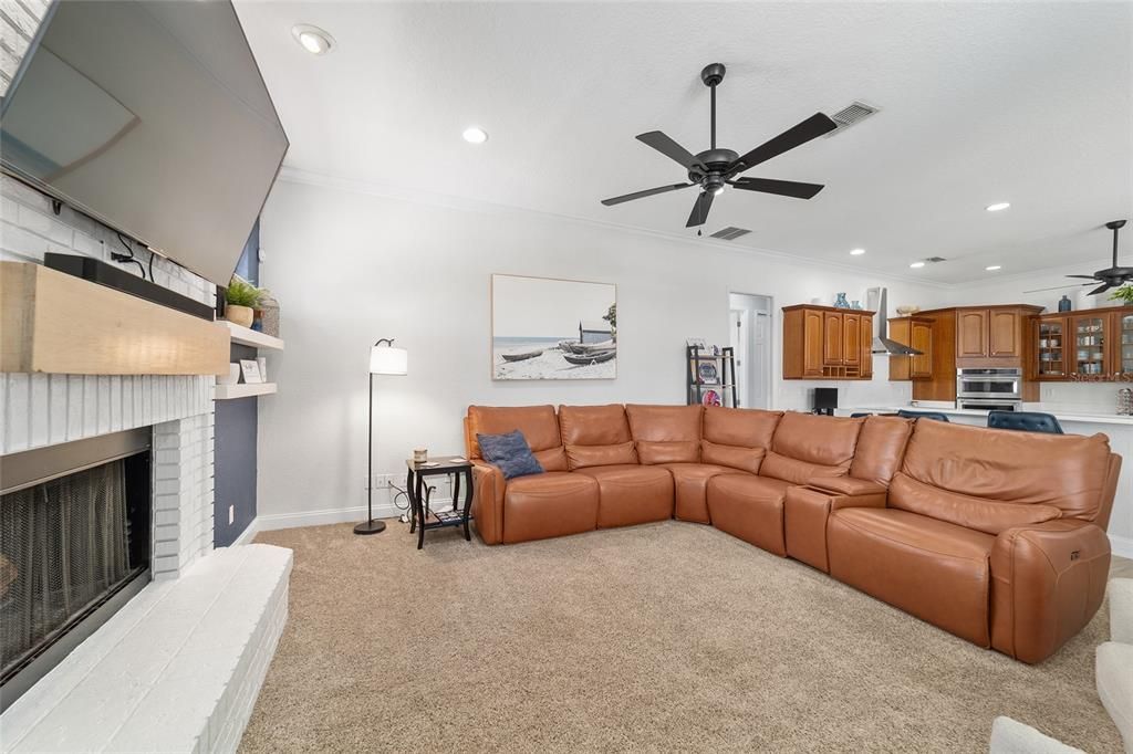 Active With Contract: $619,000 (3 beds, 3 baths, 2740 Square Feet)