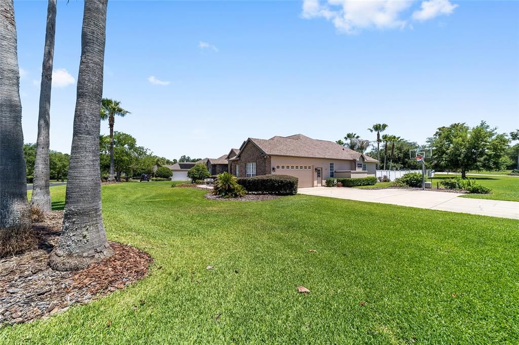Active With Contract: $619,000 (3 beds, 3 baths, 2740 Square Feet)