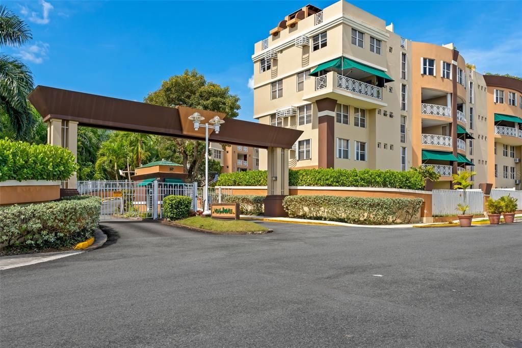Active With Contract: $299,000 (3 beds, 2 baths, 1612 Square Feet)