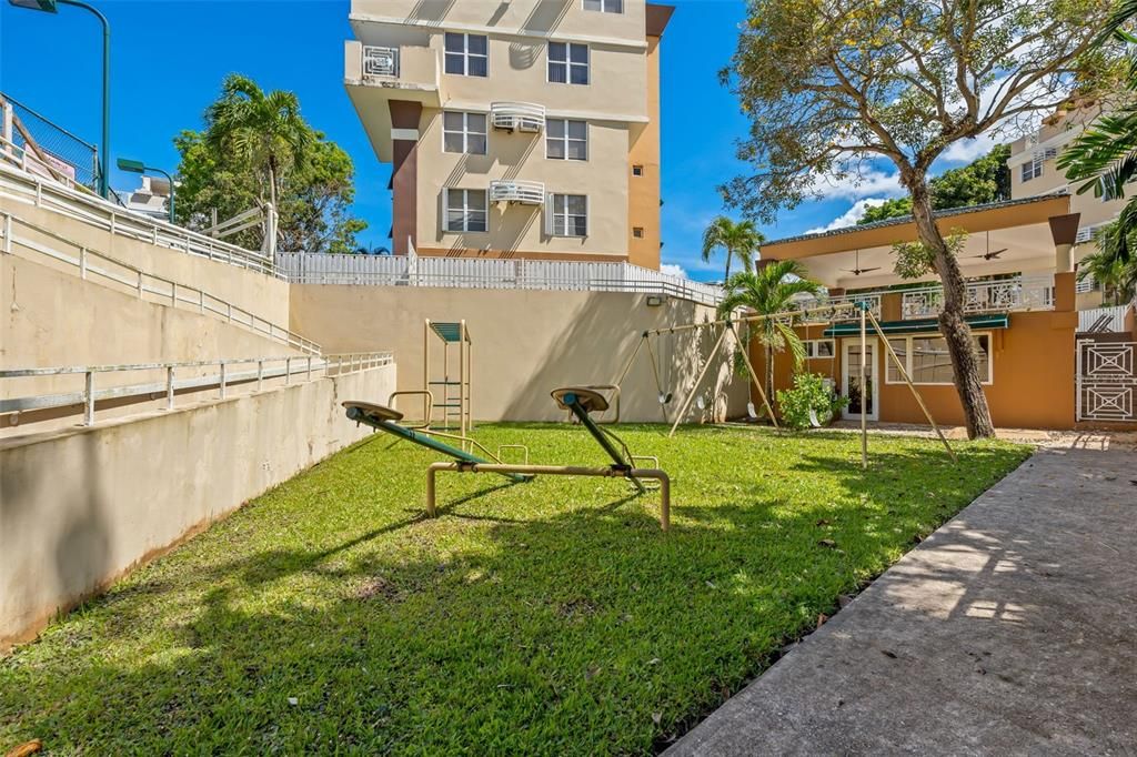 Active With Contract: $299,000 (3 beds, 2 baths, 1612 Square Feet)