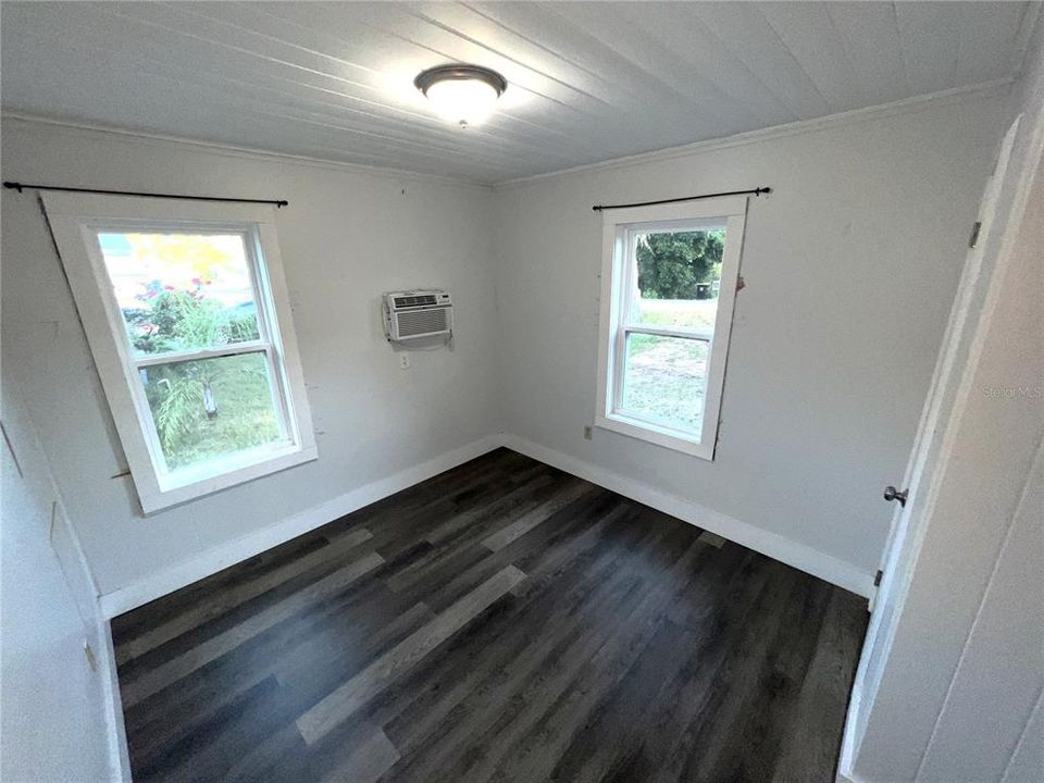 For Rent: $1,400 (3 beds, 1 baths, 900 Square Feet)