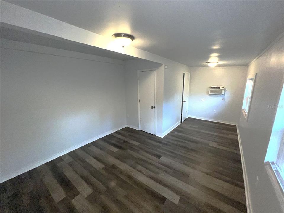 For Rent: $1,400 (3 beds, 1 baths, 900 Square Feet)