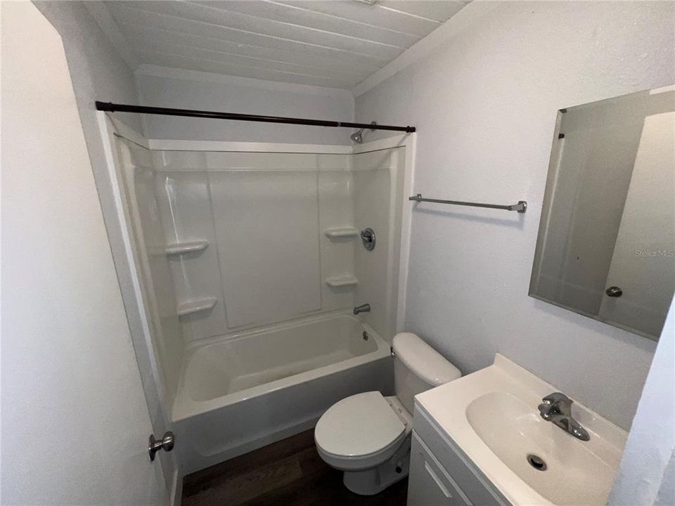 For Rent: $1,400 (3 beds, 1 baths, 900 Square Feet)