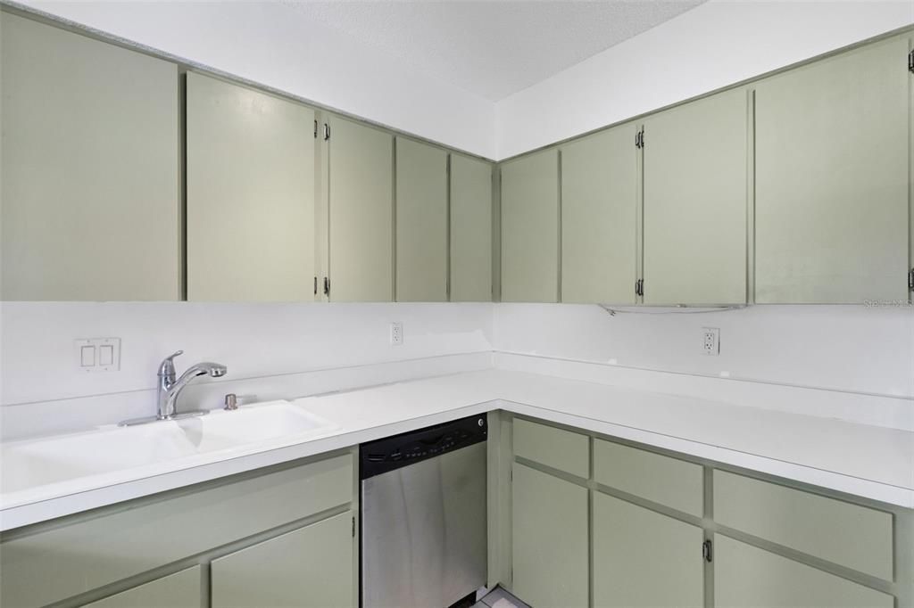 На продажу: $180,000 (2 спален, 2 ванн, 1482 Квадратных фут)