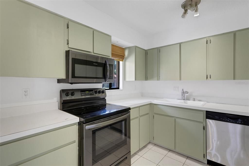 На продажу: $180,000 (2 спален, 2 ванн, 1482 Квадратных фут)